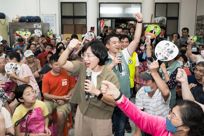 新北市長選舉李四川勤拜廟　蘇巧慧要讓三峽升級
