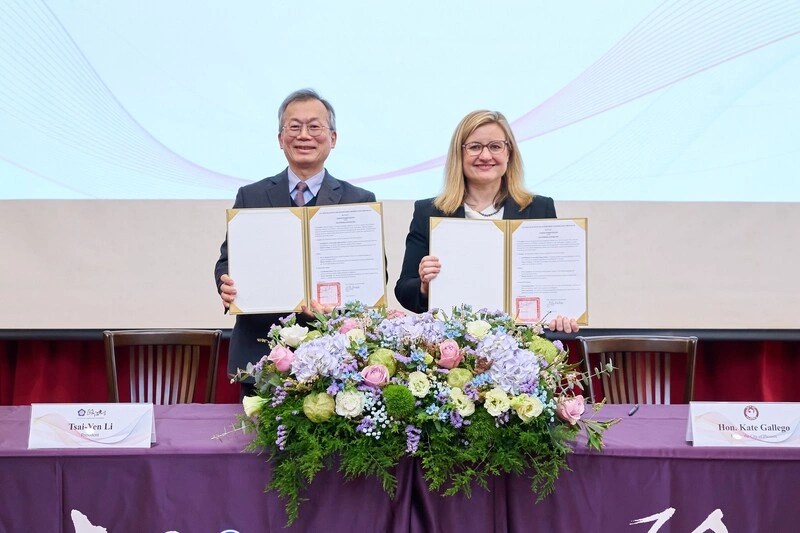 美國鳳凰城與政大簽署合作　將推國際實習計畫