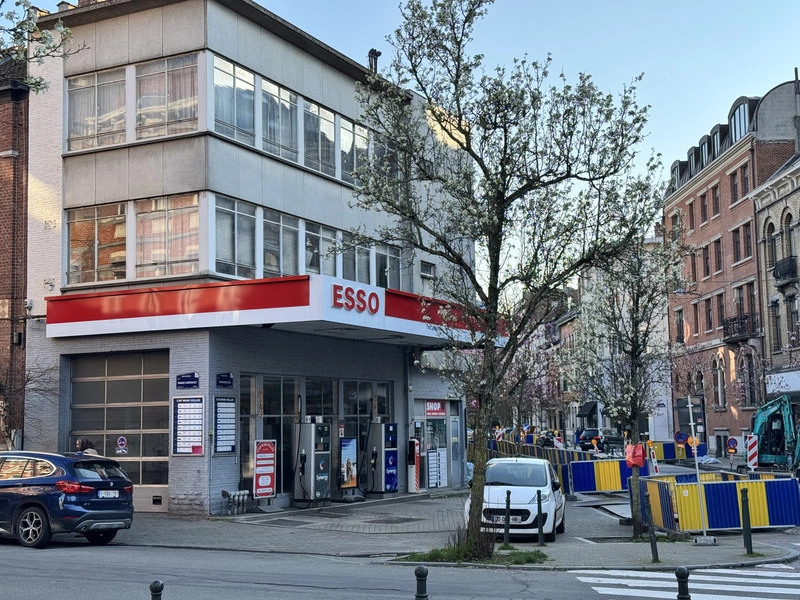 中東戰火推高油價　荷蘭赴比利時加油車潮增