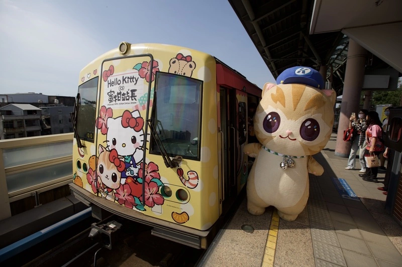 高捷蜜柑站長聯名Hello Kitty　彩繪列車首航