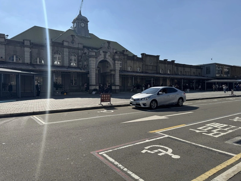 新竹火車站前僅可臨停