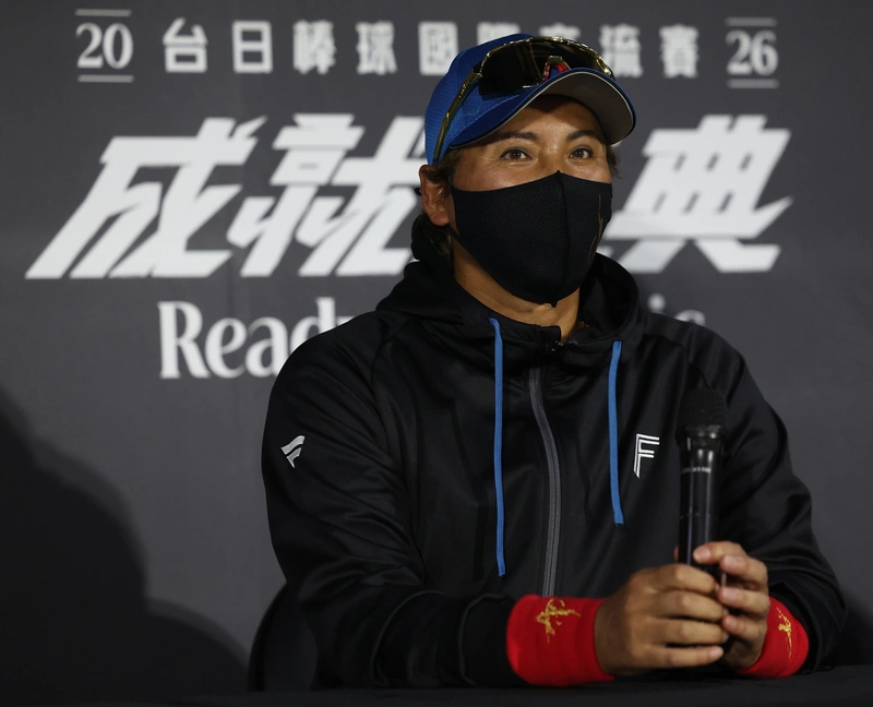 新庄剛志關注張育成　提醒台灣外野手別撐手等球