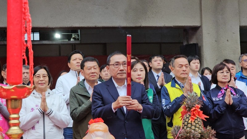 新北第二行政中心上梁　預定115年9月底完工