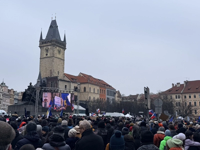 捷克政壇衝突公民集會挺總統  外長表態不會道歉