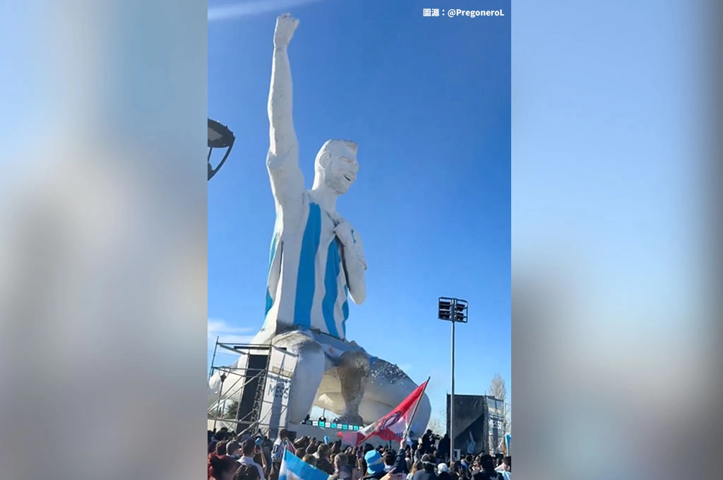 《放．新聞／世足花絮》梅西26公尺巨像惹議　背面角度被酸「像沒穿褲子」