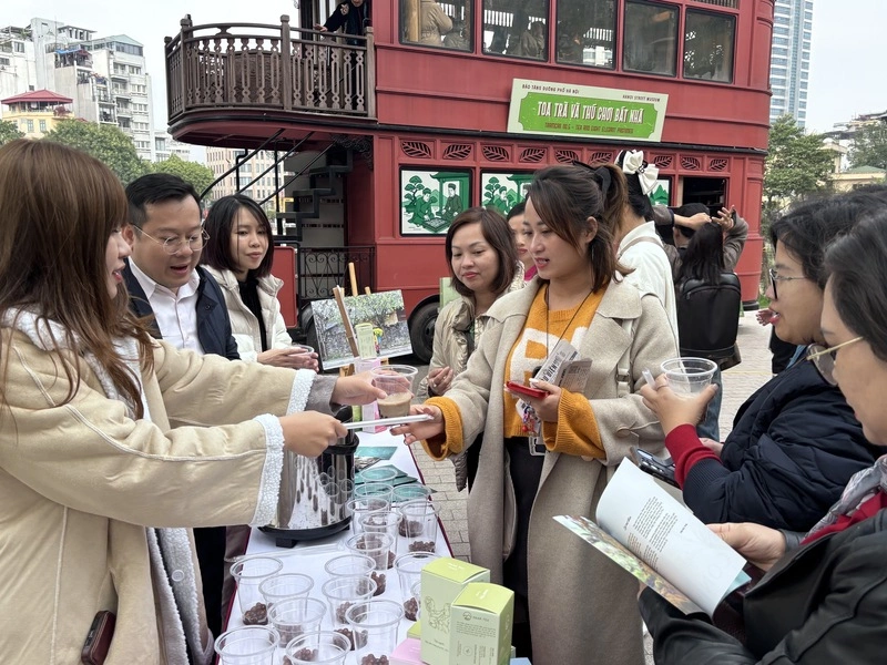 河內電車「街道博物館」活動  台灣珍奶參與