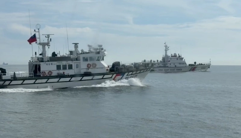 4中國海警船侵擾金門水域　海巡巡防艇併航監控