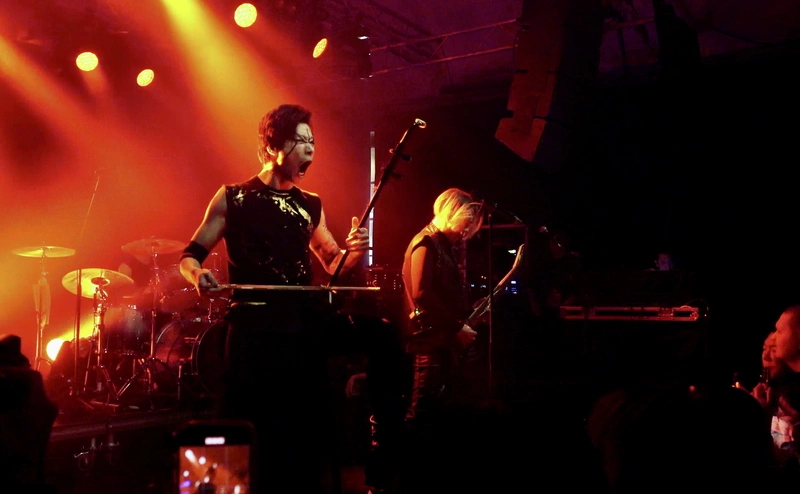 林昶佐變身閃靈主唱嗨翻全場觀眾