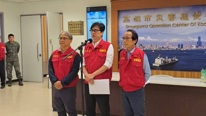 高雄凌晨宣布停班課 陳其邁：因雨量預測上修