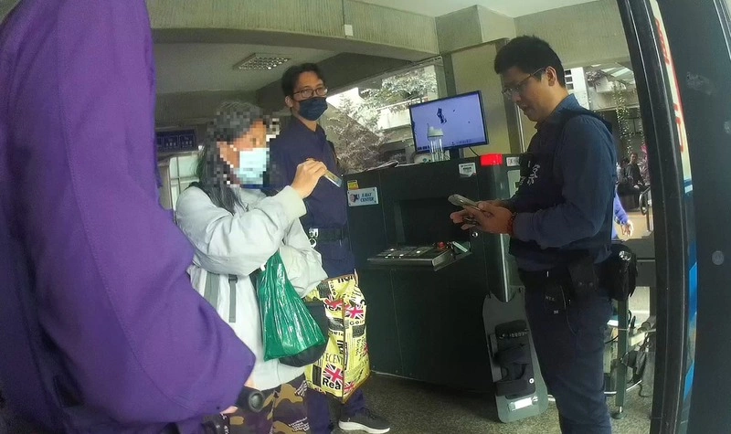 婦背包藏菜刀欲入台中地院