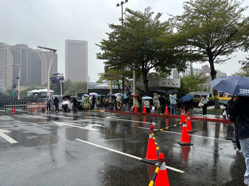 北市跨年晚會將登場　陰雨不阻粉絲熱情