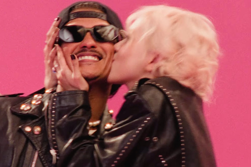 Rosé攜火星人Bruno Mars推出新歌〈APT.〉