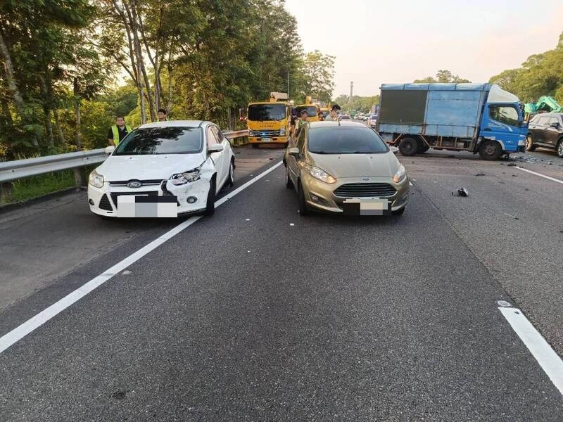 國3台南關廟段5車追撞　5人輕傷送醫無大礙