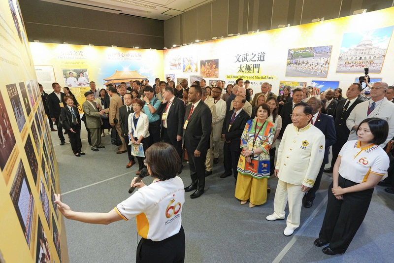 太極門60週年慶　徐國勇代表賴總統贈花瓶祝永續發展