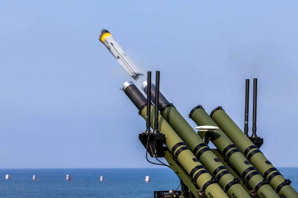 國軍Altius-600M首度海上實彈射擊！100%命中驗證精準打擊　無人機反登陸戰力進入實戰化