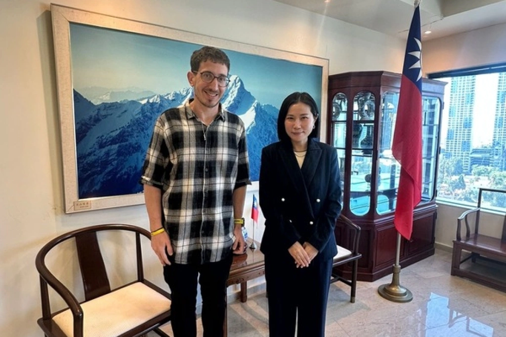 駐以代表接受以色列「環球報」專訪