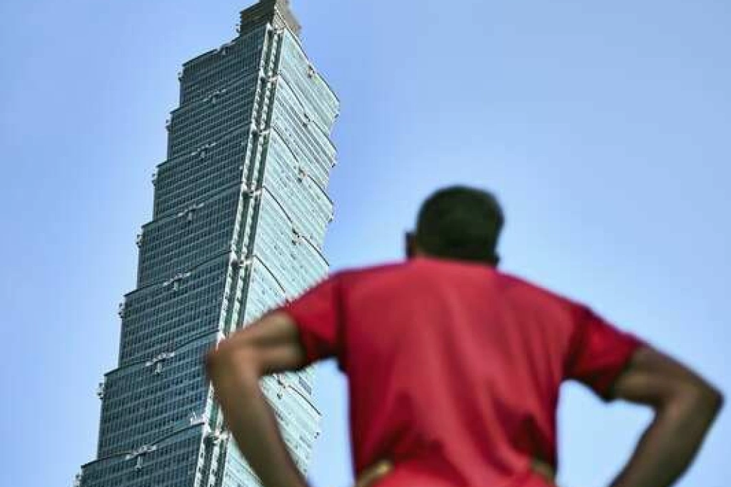 美國自由攀岩高手將徒手攀登台北101