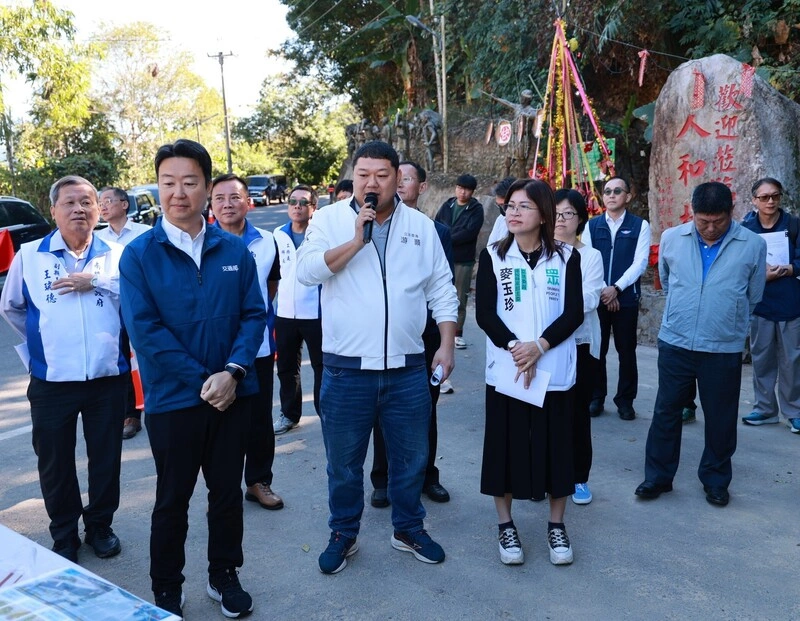 立委、陳世凱考察台16線水里至地利路段
