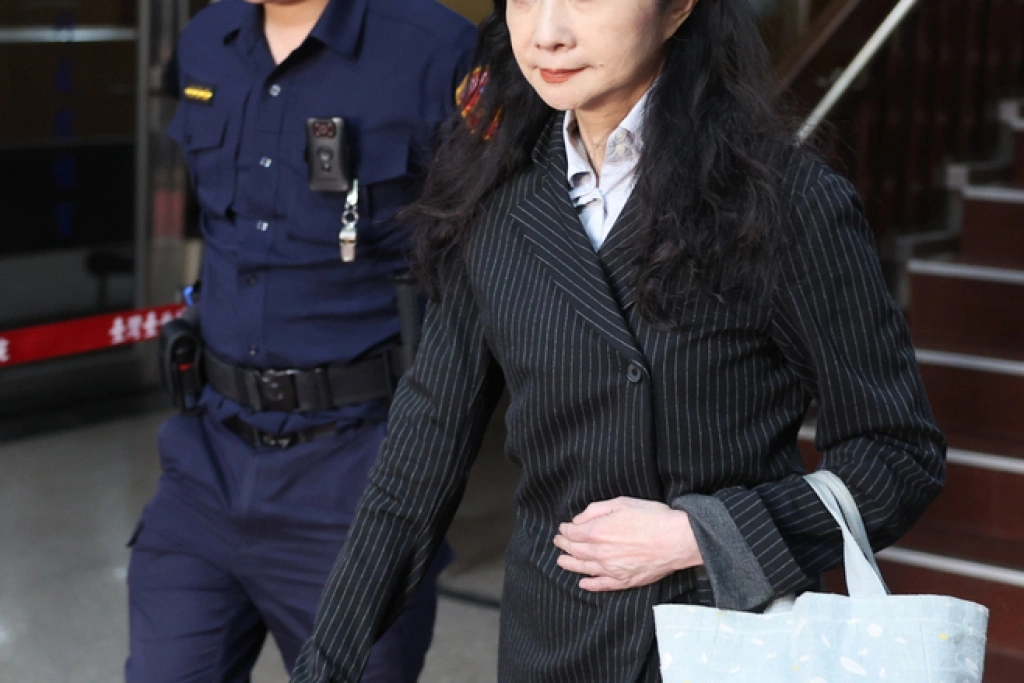 應曉薇中午離開法庭