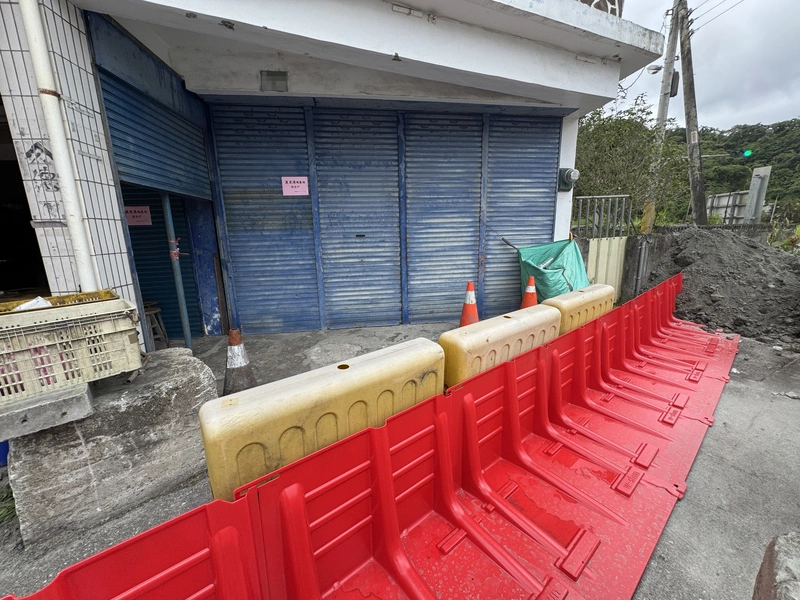 萬里溪堰塞湖維持黃色警戒  持續趕工加固
