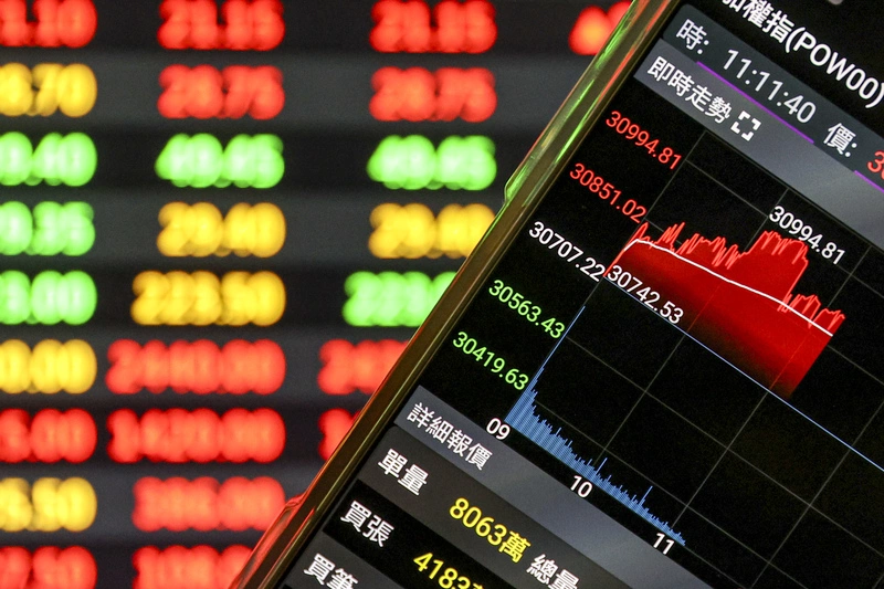 台股盤中續創高　逼近31000點