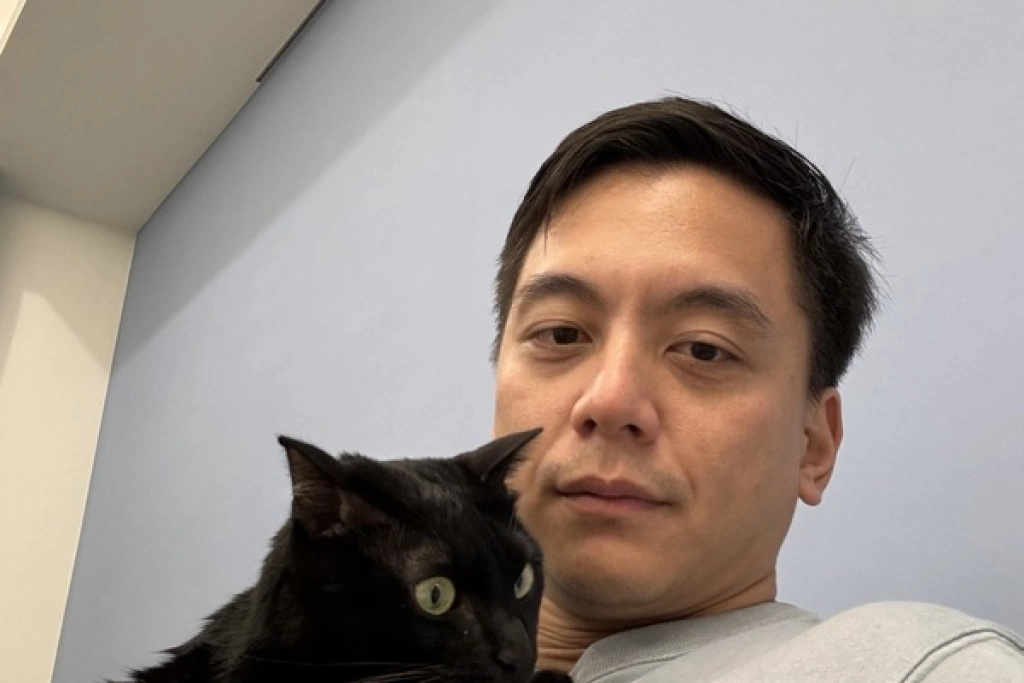 牛煦庭愛吸貓　視毛小孩如家人盼能被善待