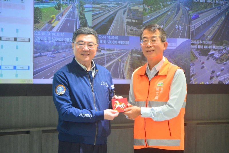 卓榮泰視察春節國道疏運　要求穩定即時路況資訊