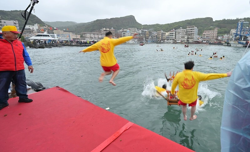 野柳神明淨港文化祭　水裡來、火裡去熱鬧祈福