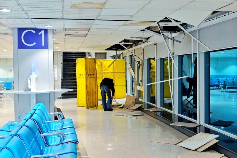 規模7.0地震　二航廈候機室天花板掉落