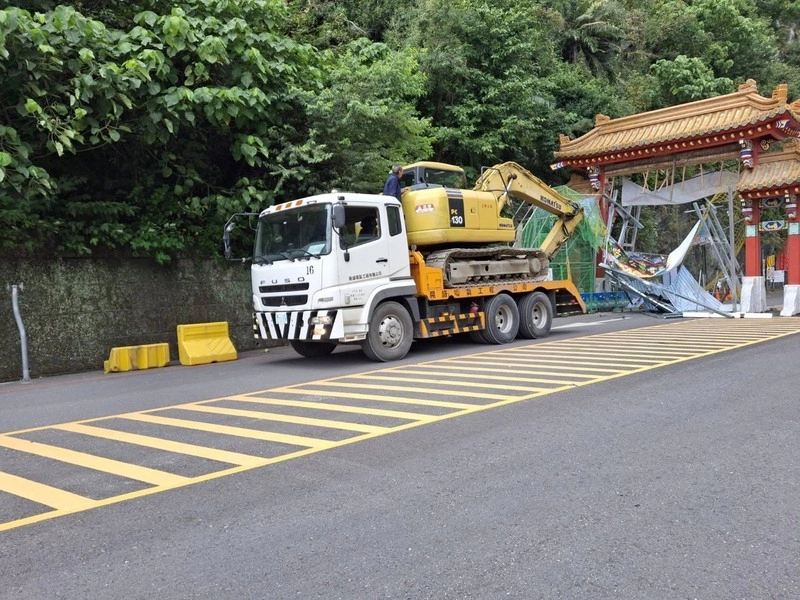 太魯閣牌樓修復期又挨撞　主體結構評估未受損