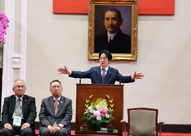 賴總統接見北美台派社團回國訪問團（2）