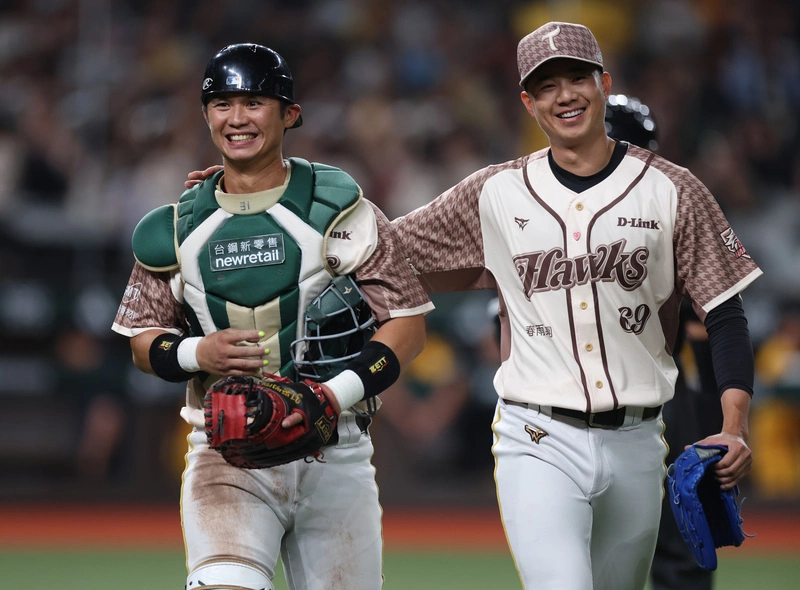 吳明鴻兼教練教學相長　10年再與黃子鵬投捕搭配