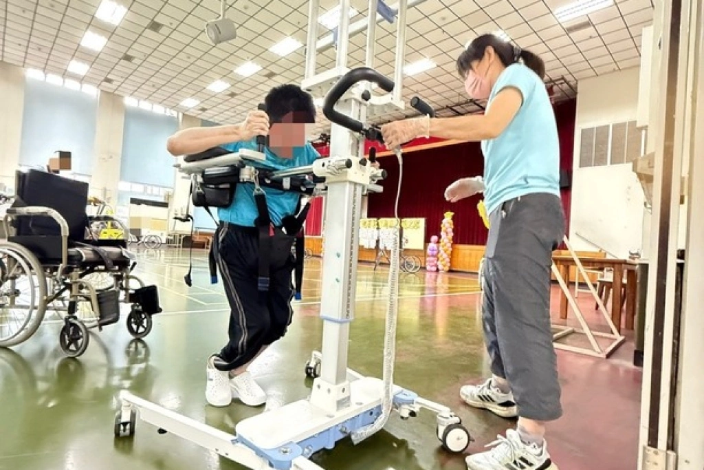 高雄無障礙之家添科技輔具　助障礙者跨出第一步