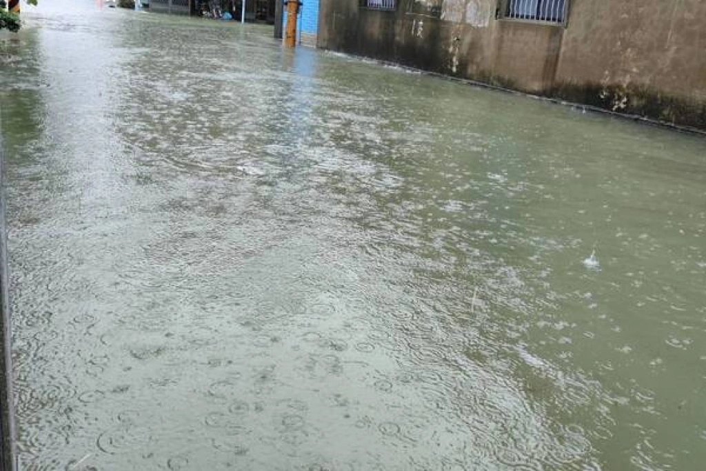 屏東雨量僅次莫拉克風災　崁頂、林邊等多處淹水
