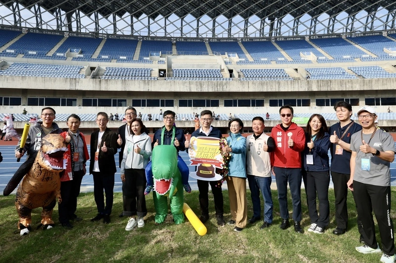 最速恐龍爭霸賽高雄登場　陳其邁與綠委共襄盛舉