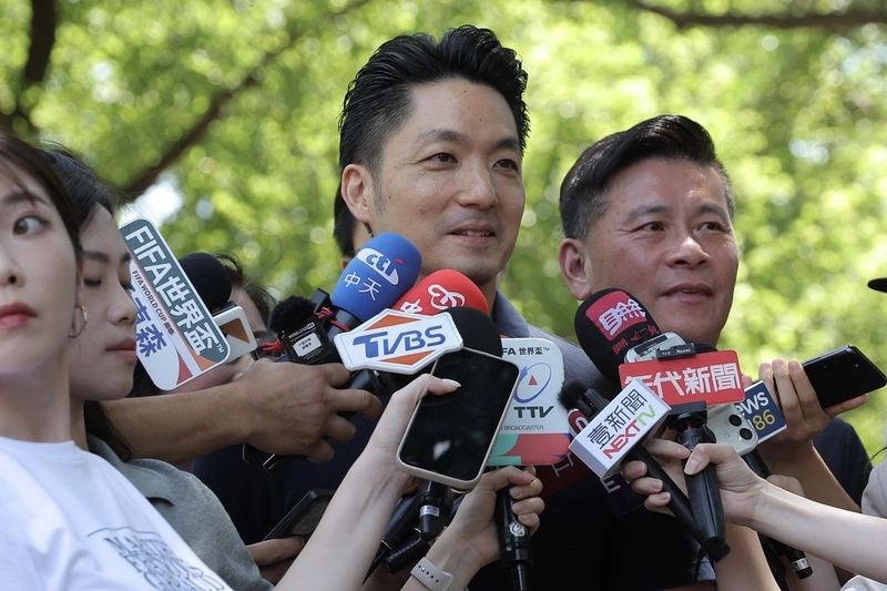 蔣萬安籲好好監督　沈伯洋反指頻缺席食安會議
