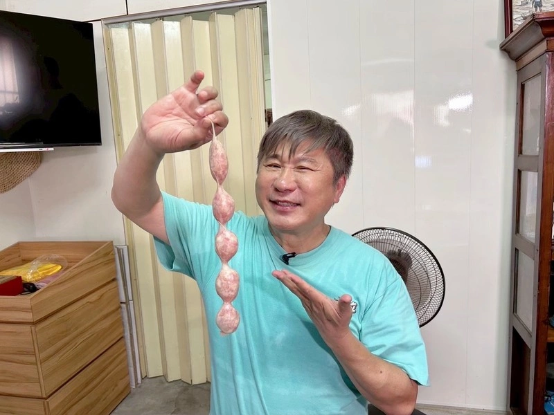 胡瓜體驗灌飛魚卵香腸