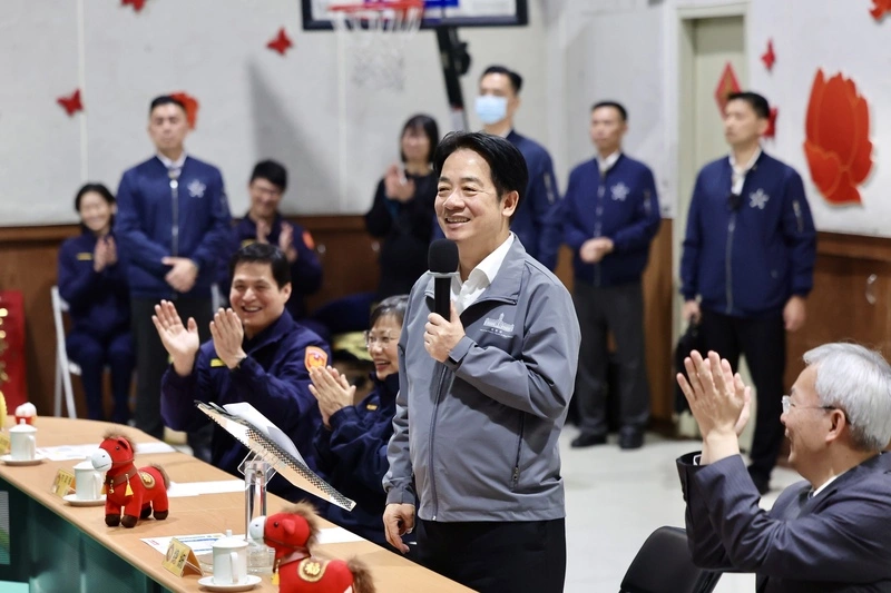 總統慰勉中正一分局　肯定AI維安打詐