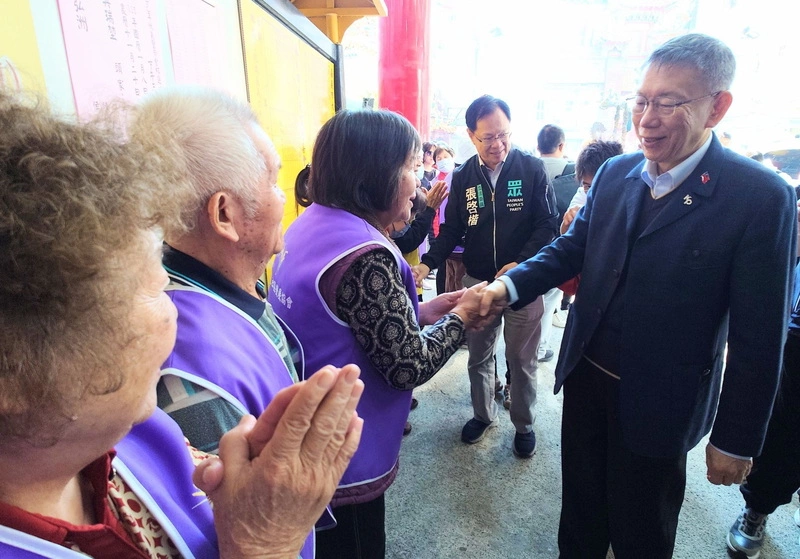 柯文哲嘉義市參拜宮廟