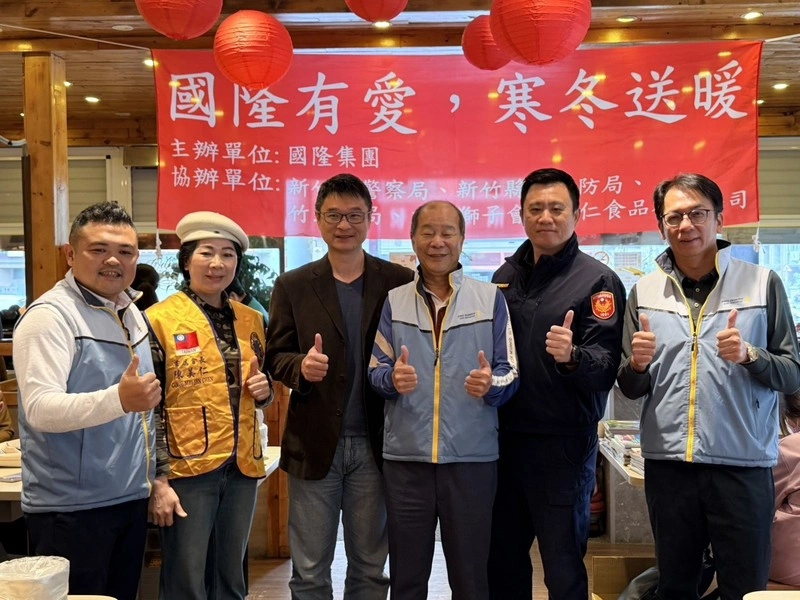 竹縣竹北警分局攜手企業送暖　招待弱勢童圍爐