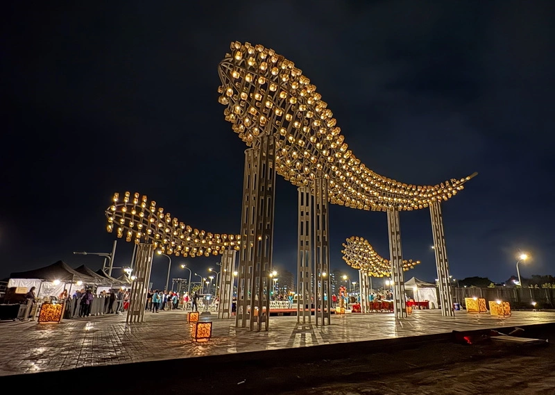 北港糖廠裝置藝術「光之祥雲」啟燈