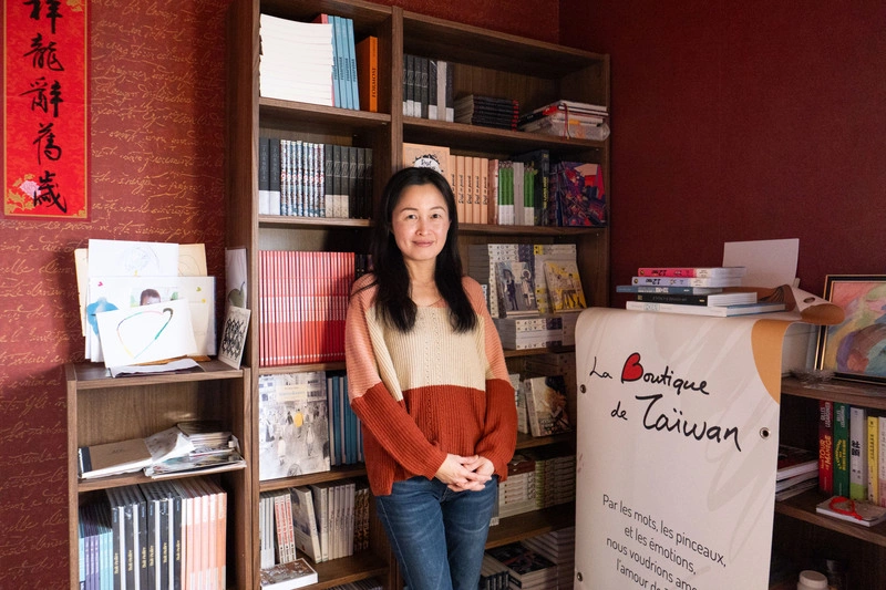 將台漫送到法國人眼前  李旻諭以游擊書攤建橋梁