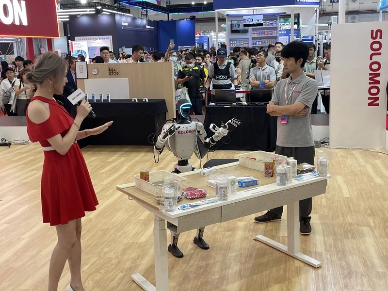 人形機器人奔跑跳躍更聰明　2026年上產線操作