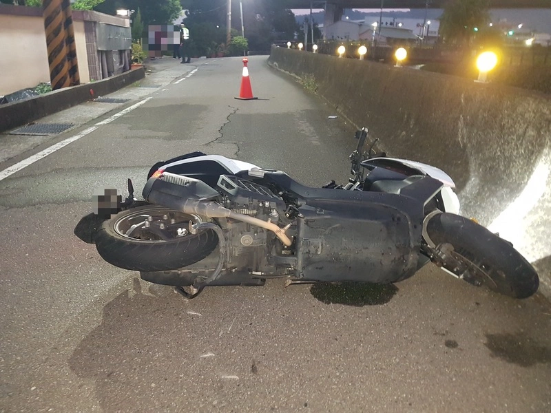 台中豐原騎士掉落角潭路圳溝  送醫不治