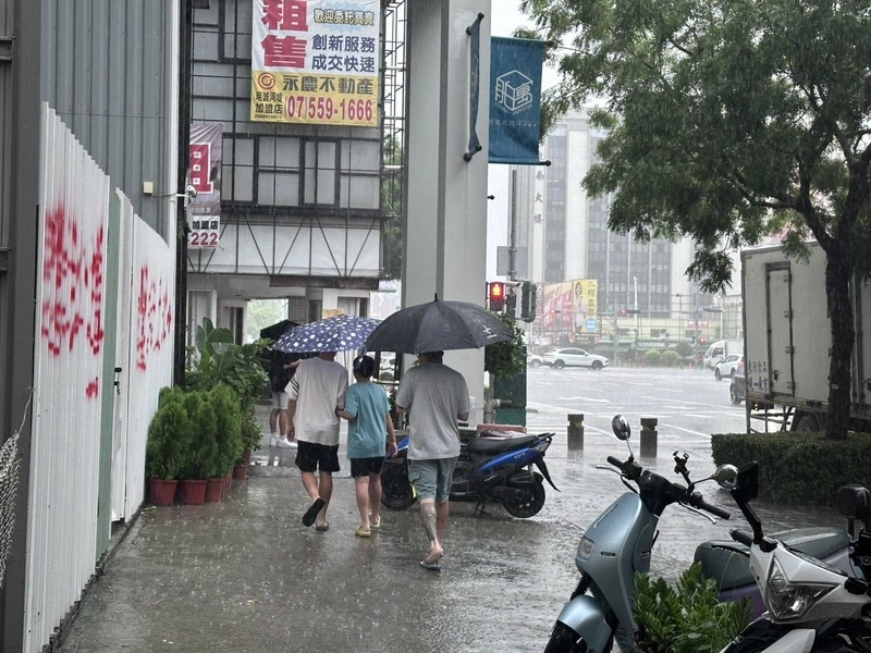 高雄多區雨量破500毫米　陳其邁：沿海加速提升排洪