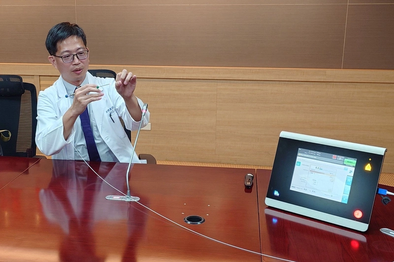 醫師說明「雷射痔瘡消融手術」