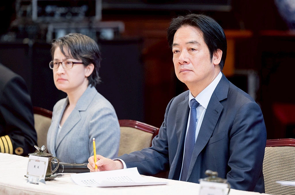 民進黨議員初選激烈、黨中央「轉彎」禁合掛正副總統照片！盼參選人過年前拆除看板