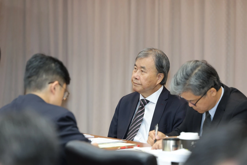 鄭英耀列席立院教育及文化委員會