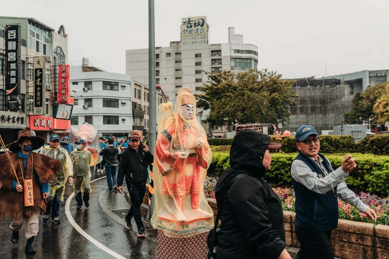 台南丙午年迎春禮　新妝芒神赤腳代表雨水豐沛
