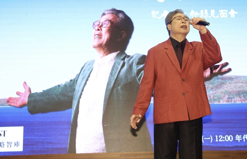 楊烈精彩歌唱演出　預告世界巡迴演唱會